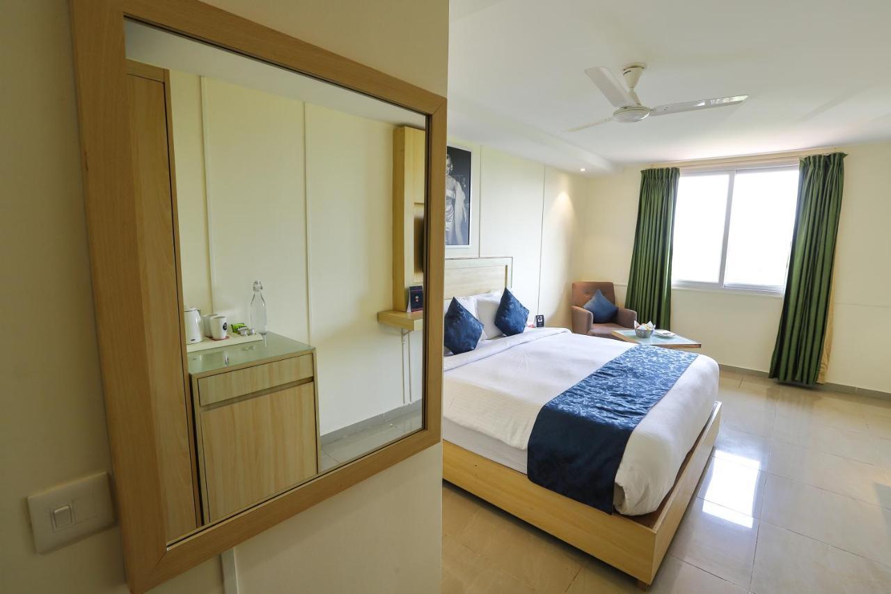 Zip By Spree Hotels Hyde Goa Candolim Eksteriør billede